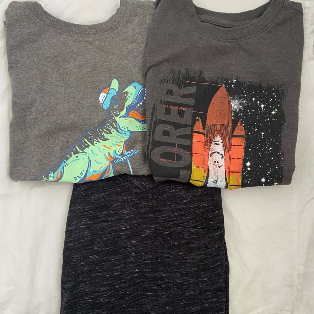 Lot of 3 Cat & Jack kid’s tees. Sizes 6-7 small